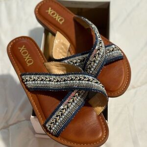XOXO Women's Tan and Blue Woven Sandals